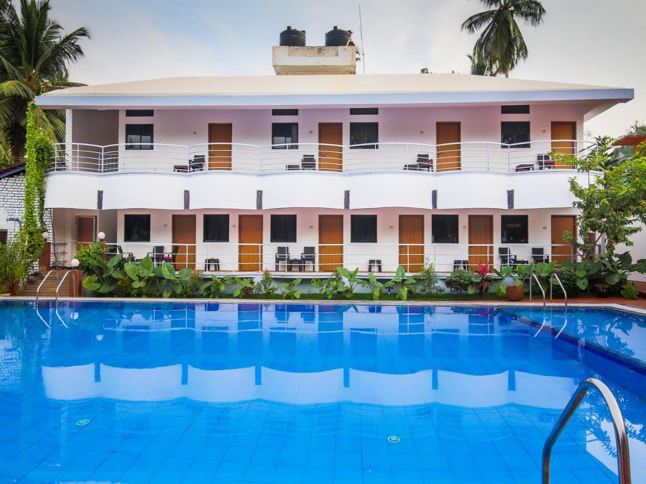 Oyo 22056 Arambol Plaza Beach Resort Exterior photo